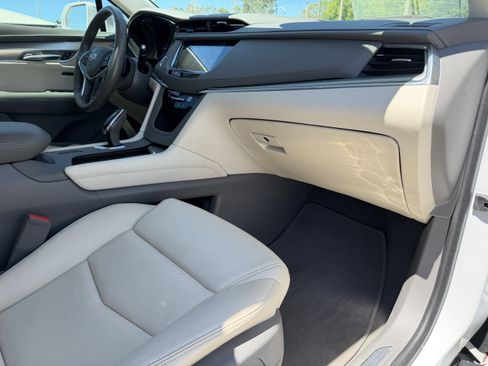 Used 2018 Cadillac XT5 Luxury w/ Driver Awareness Package image 11