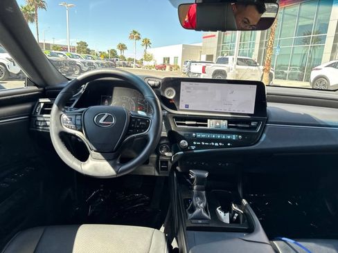 Used 2025 Lexus ES 350 w/ Premium Package FWD image 16
