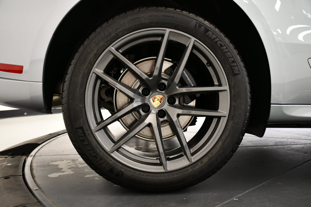 Certified 2026 Porsche Macan Turbo AWD/4WD image 18