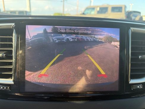 Used 2023 Chrysler Pacifica Touring-L FWD image 28