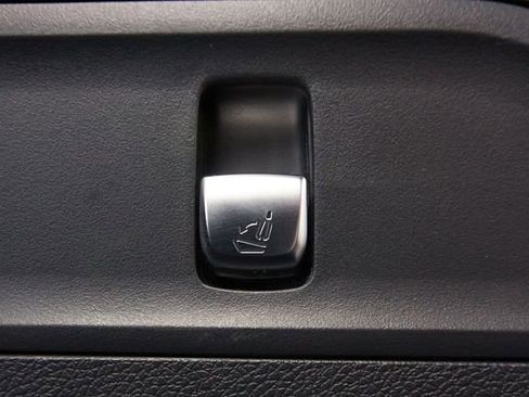 Used 2022 Mercedes-Benz GLC 300 4MATIC image 26