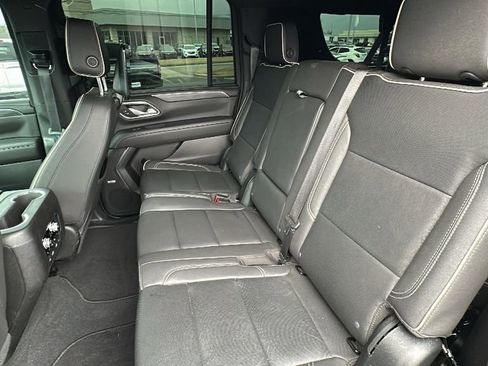 Certified 2023 GMC Yukon XL SLT w/ SLT Luxury Package image 13