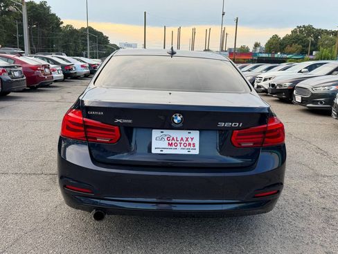 Used 2017 BMW 320i xDrive Sedan AWD/4WD image 8