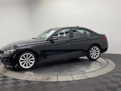Used 2018 BMW 320i xDrive 320i xDrive w/ Sport Package image 4