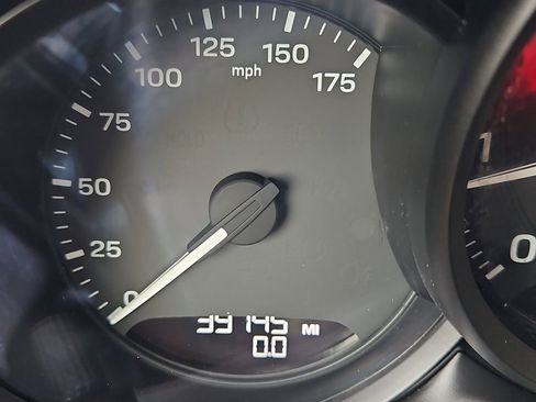 Used 2023 Porsche Macan image 6