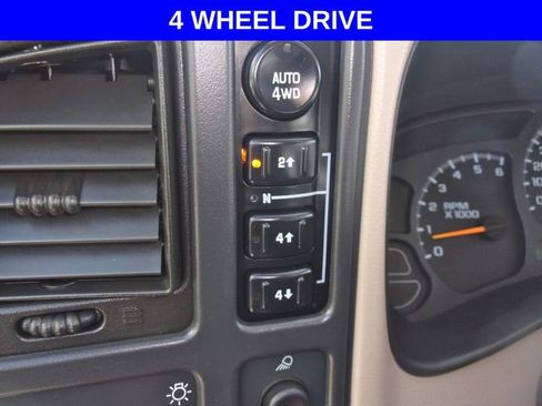 Used 2004 Chevrolet Avalanche Z71 w/ Preferred Equipment Group image 3