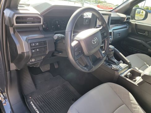 Certified 2024 Toyota Tacoma SR5 AWD/4WD image 18
