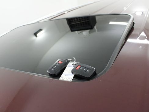 Used 2017 Toyota Highlander XLE image 11