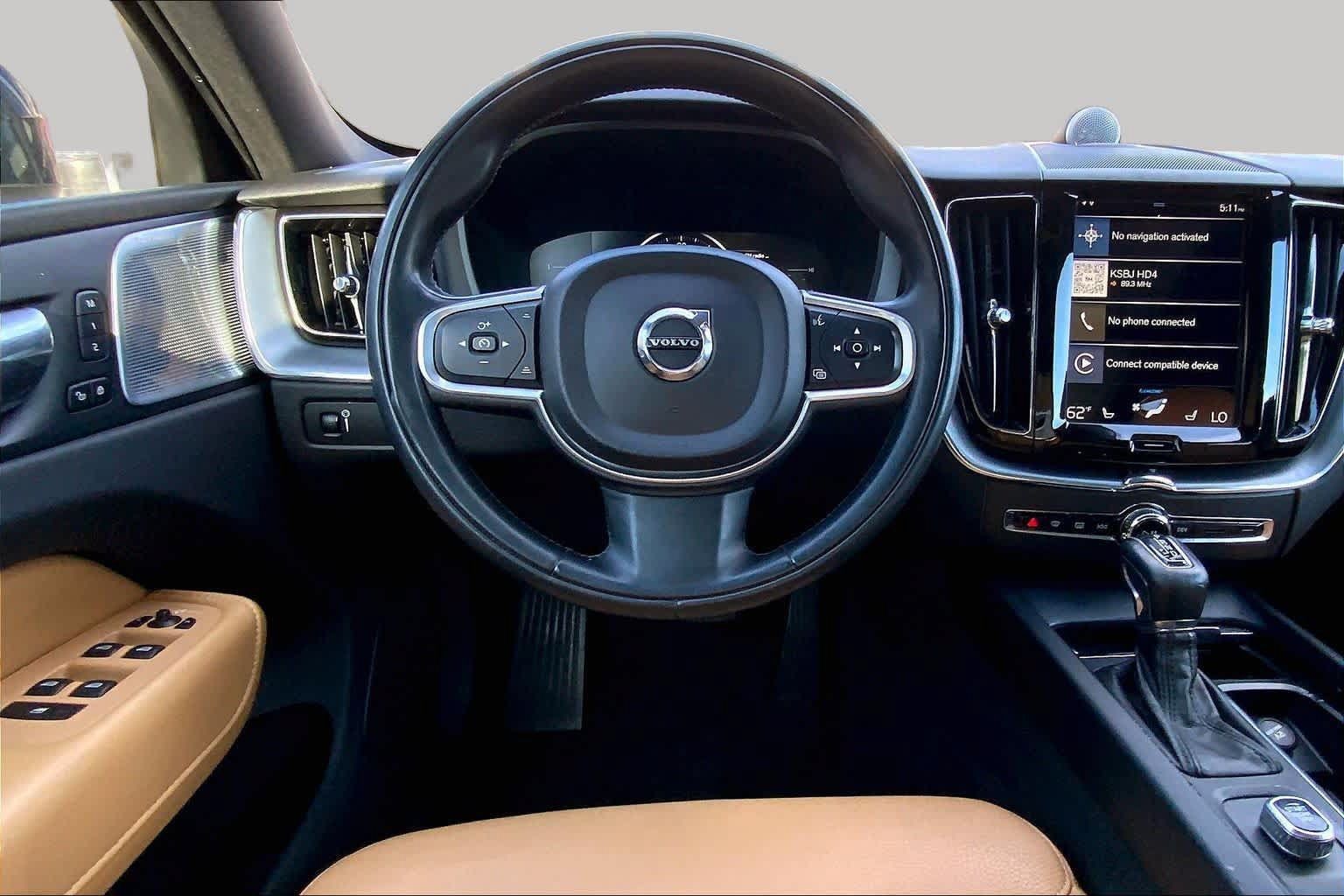 Used 2018 Volvo XC60 T5 Momentum w/ Vision Package AWD/4WD image 6