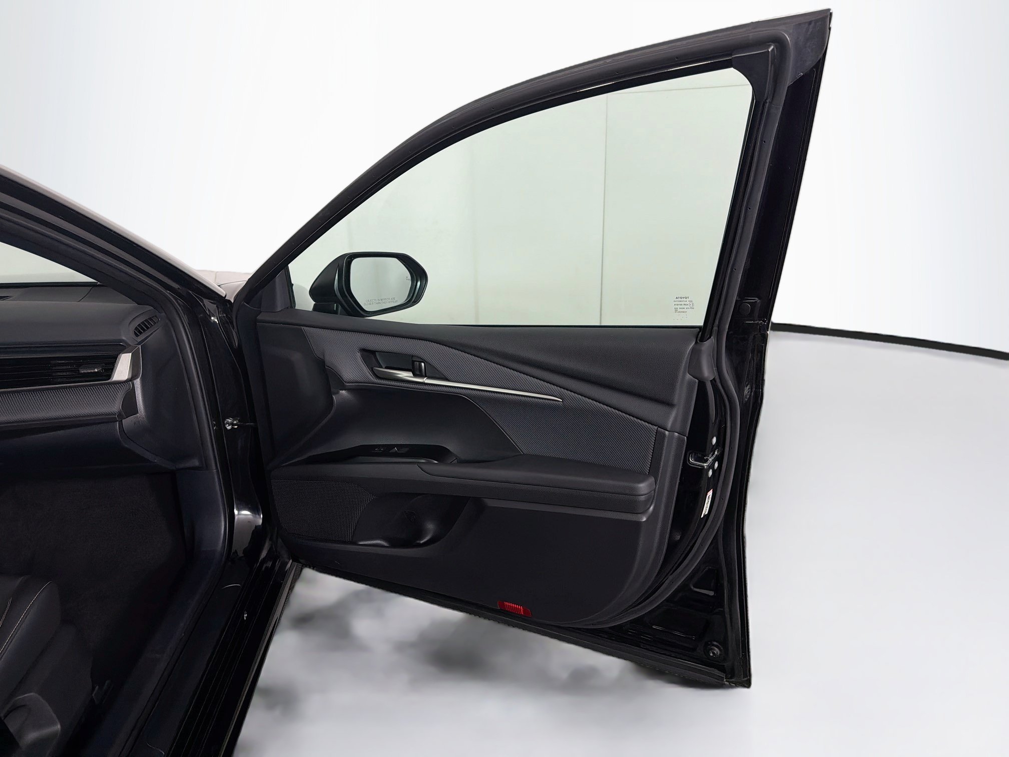Used 2025 Toyota Camry SE FWD image 31