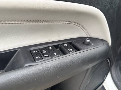 Used 2025 Jeep Compass Limited image 13