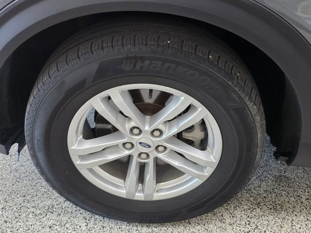 Used 2023 Ford Explorer XLT w/ Equipment Group 202A AWD/4WD image 22