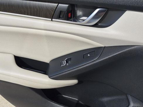 Used 2020 Honda Accord Touring image 18