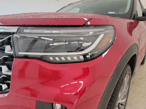 Certified 2025 Ford Explorer Platinum w/ Ultimate Package image 9