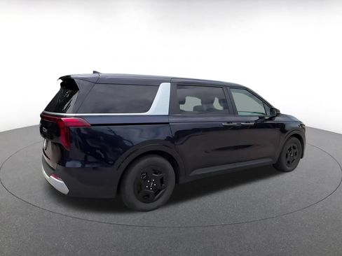 Used 2026 Kia Carnival FWD image 11
