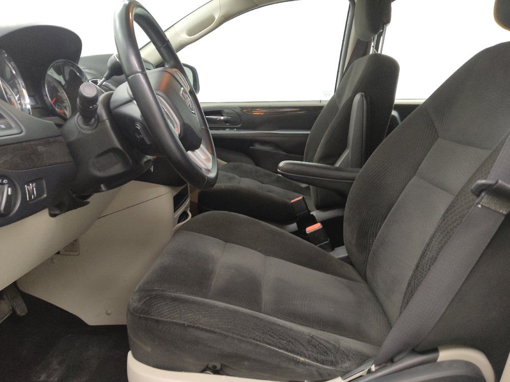 Used 2016 Dodge Grand Caravan American Value Package w/ UConnect Hands-Free Group FWD image 17