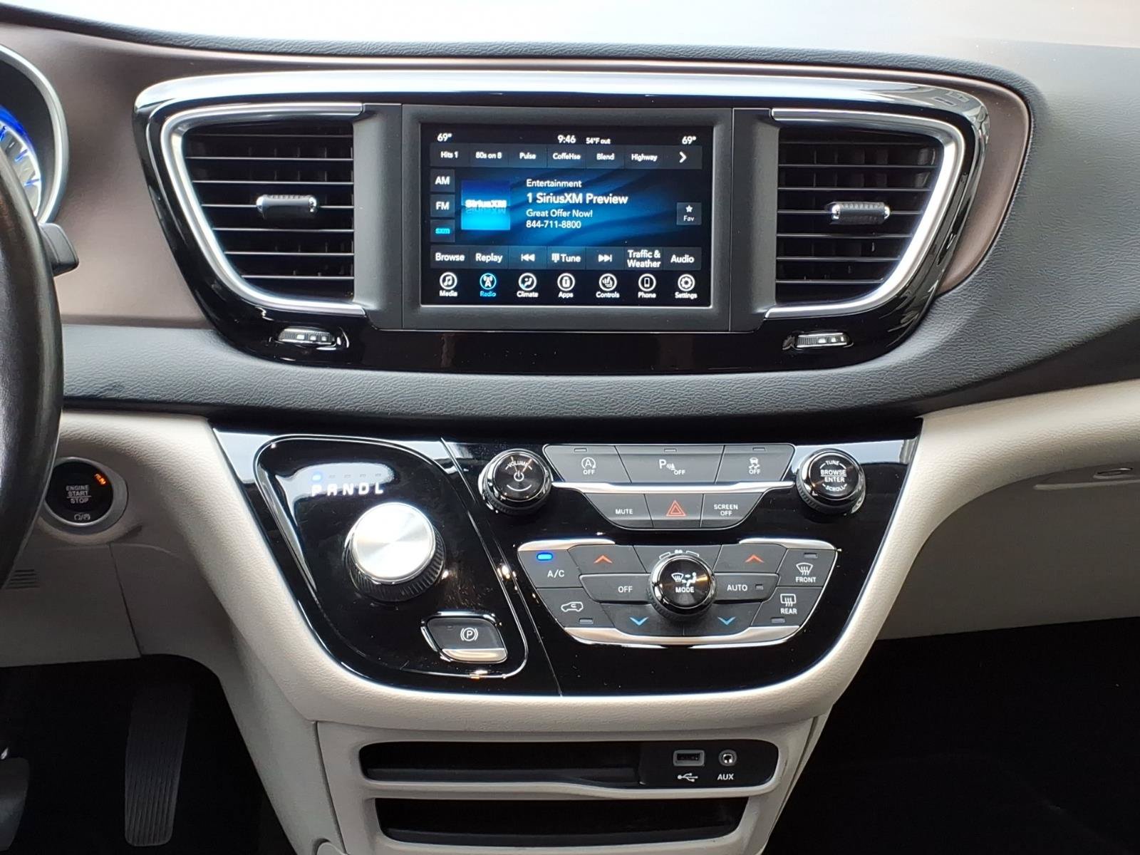 Used 2019 Chrysler Pacifica Touring Plus w/ Cold Weather Group FWD image 12