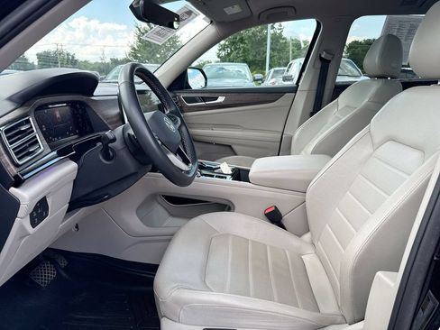 Used 2024 Volkswagen Atlas SEL AWD/4WD image 21