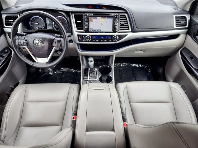 Used 2019 Toyota Highlander XLE AWD/4WD image 12
