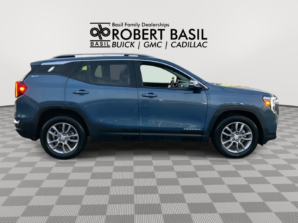Used 2024 GMC Terrain SLT AWD/4WD image 9