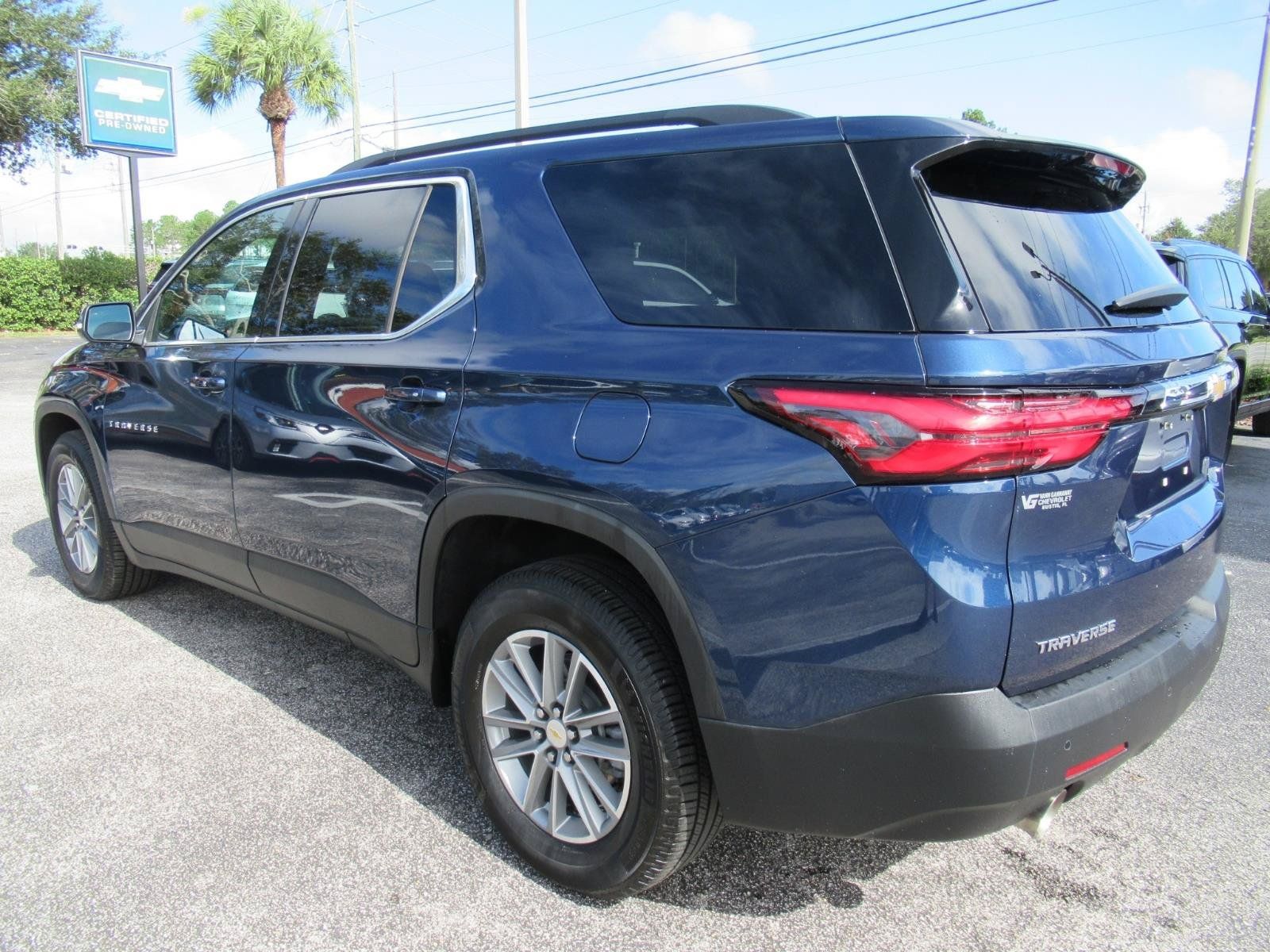 Used 2022 Chevrolet Traverse LT FWD image 8