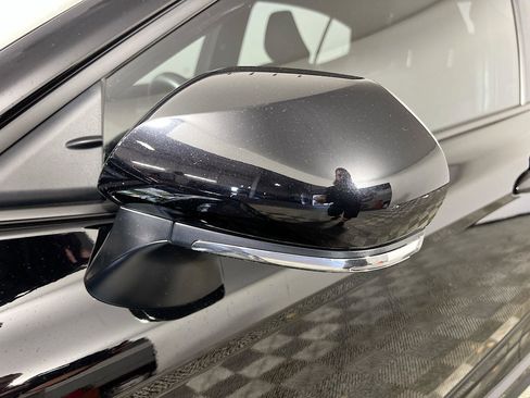 Used 2025 Toyota Camry SE image 13