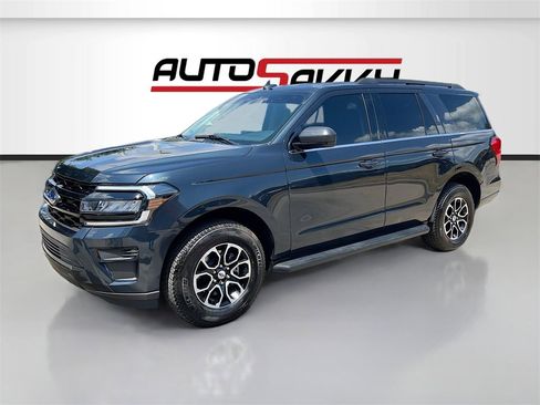 Used 2024 Ford Expedition XLT image 3