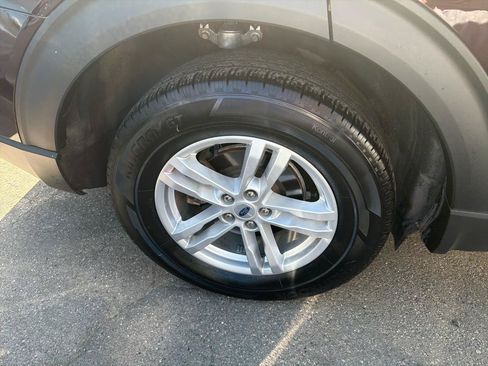 Used 2023 Ford Explorer XLT AWD/4WD image 5