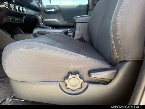 Used 2018 Toyota Tacoma TRD Off-Road w/ Technology Package AWD/4WD image 11