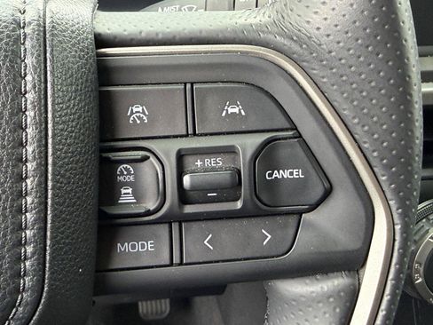 Used 2025 Toyota 4Runner SR5 AWD/4WD image 25