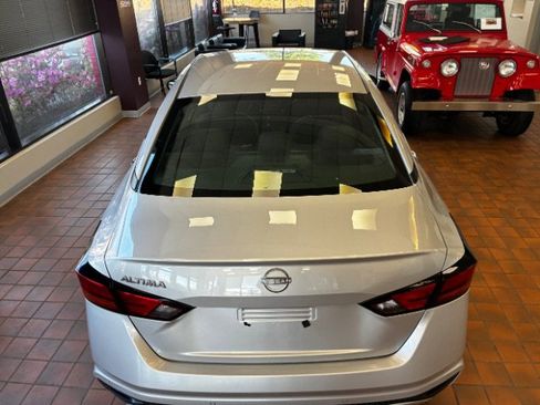 Used 2024 Nissan Altima 2.5 S FWD image 13
