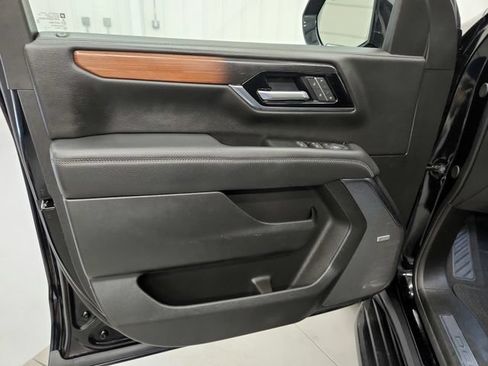 Used 2025 GMC Yukon XL Denali AWD/4WD image 21