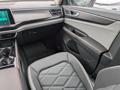 Certified 2025 Volkswagen Atlas Peak Edition SE image 18