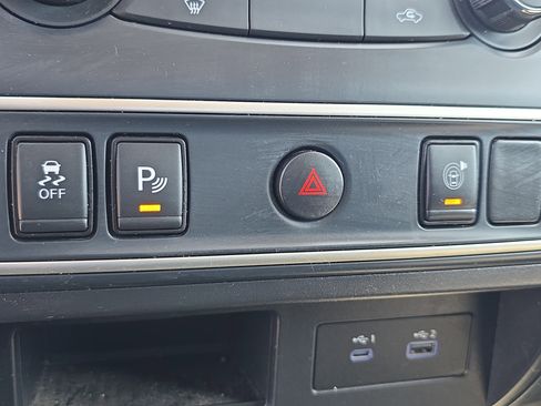 Used 2022 Nissan Titan S image 29