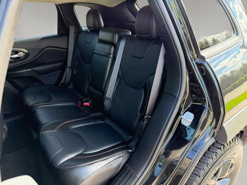 Used 2014 Jeep Cherokee Trailhawk w/ Technology Group AWD/4WD image 38