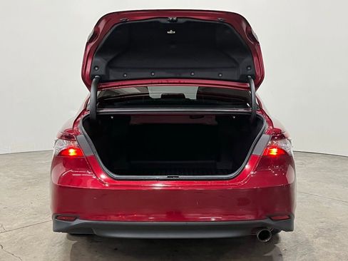 Used 2021 Toyota Camry LE image 12