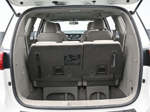 Used 2018 Kia Sedona L image 13