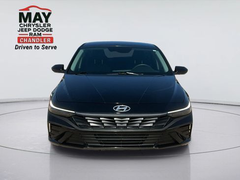 Used 2025 Hyundai Elantra SE FWD image 2