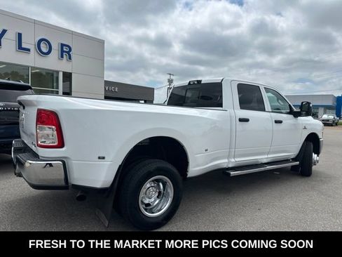 Used 2024 RAM 3500 Tradesman w/ Chrome Appearance Group AWD/4WD image 19