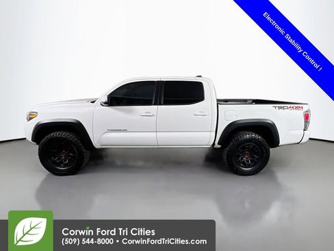 Used 2022 Toyota Tacoma TRD Off-Road w/ TRD Premium Off Road Package image 6