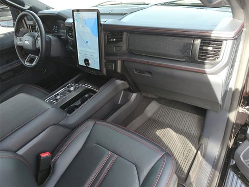 Used 2024 Ford Expedition Limited image 23
