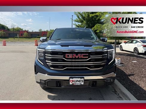 Used 2022 GMC Sierra 1500 SLT w/ SLT Convenience Package AWD/4WD image 3