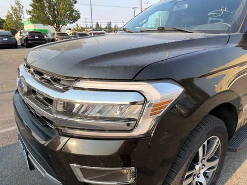 Used 2024 Ford Expedition Max Limited AWD/4WD image 2