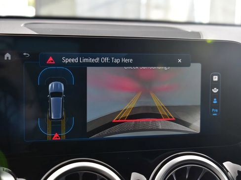 Certified 2025 Mercedes-Benz GLB 250 4MATIC image 20