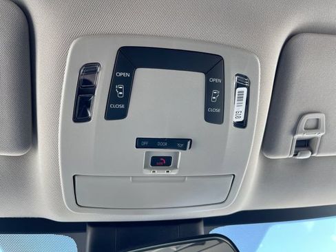 Used 2025 Toyota Sienna LE FWD image 20