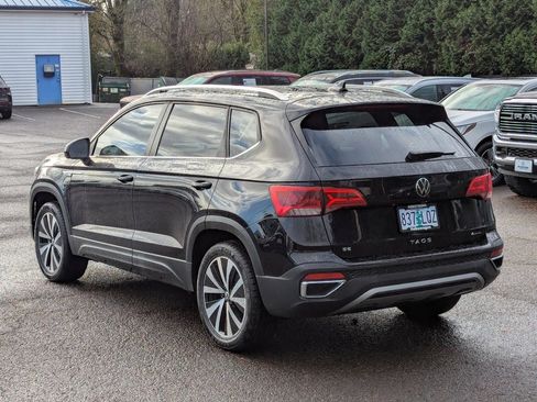 Used 2022 Volkswagen Taos SE image 3