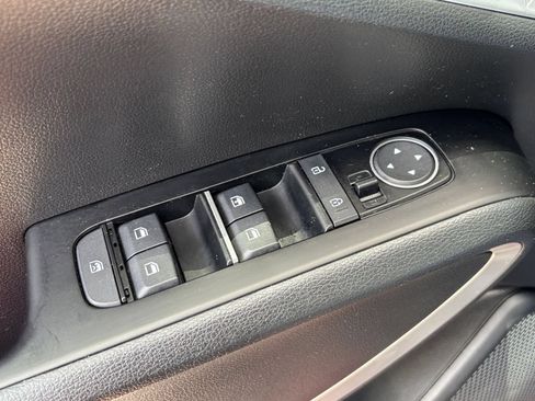 Used 2025 Kia Soul LX w/ LX Technology Package FWD image 18