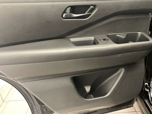 Used 2024 Nissan Pathfinder SV image 27