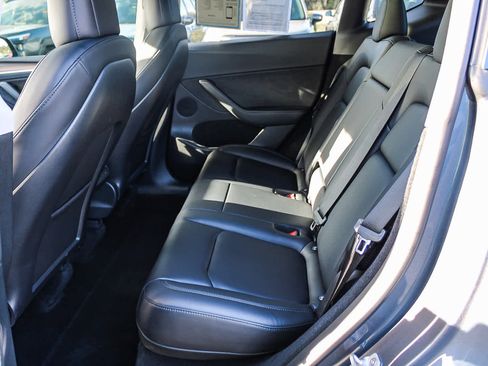 Used 2023 Tesla Model Y Performance image 17