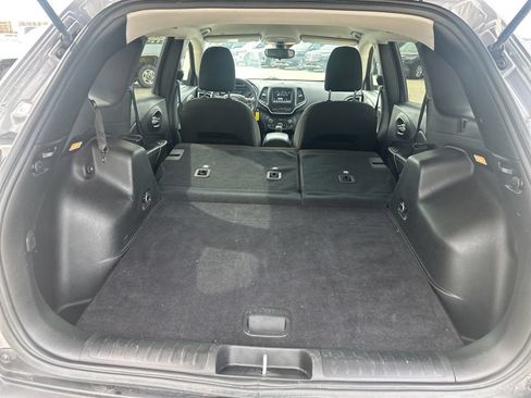 Used 2021 Jeep Cherokee Latitude AWD/4WD image 17